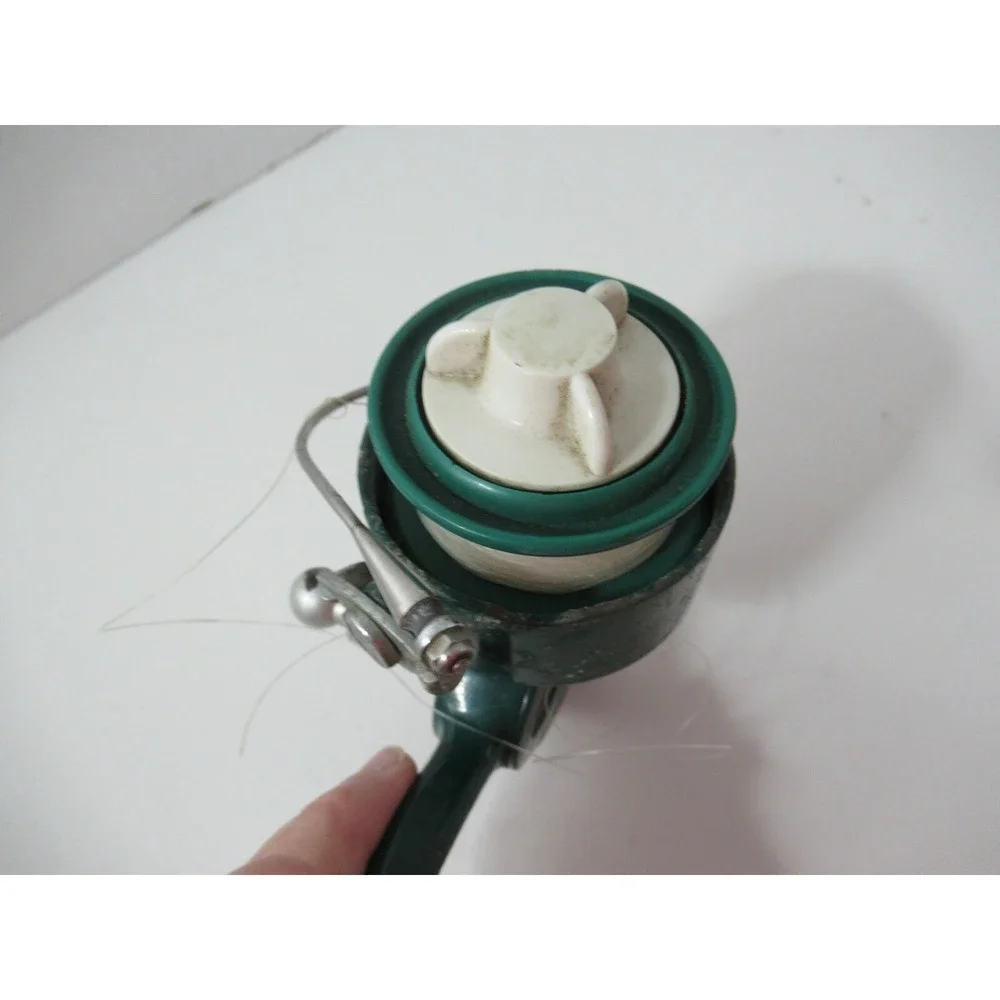 Penn 710 Greenie Spinfisher Spinning Reel USED for parts works but no handle